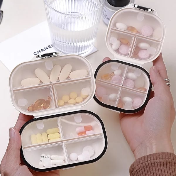 Mini cutie portabilă pentru medicamente